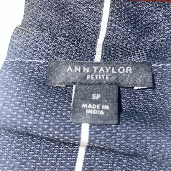 Women’s dress - Picture 3 of 3